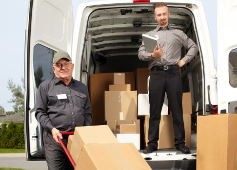 Removal van quote details for homes and offices in Canary Wharf
