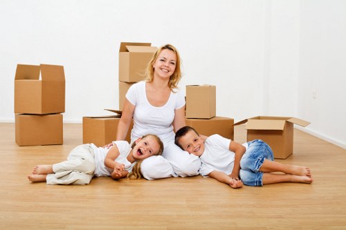Suitable truck hire option for residential and commercial removals in Canary Wharf
