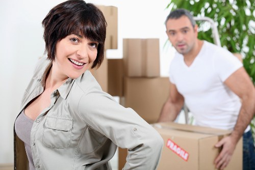 Careful loading support for a flat move near Canary Wharf